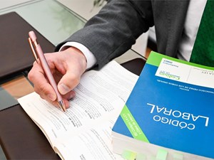 ¿Cómo redactar un acuerdo de socios para evitar disputas en el futuro de la empresa?