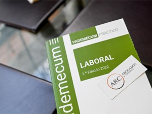 ¿Cuáles son los pasos legales a seguir para reclamar una incapacidad laboral permanente total?