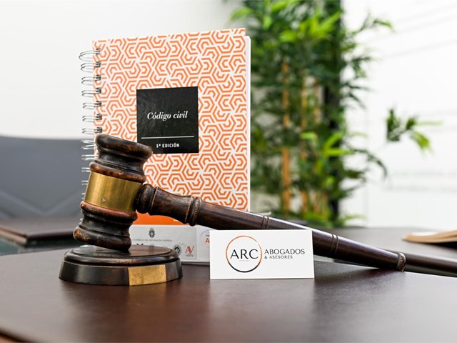 ¿Cuándo se puede solicitar una compensación económica por desequilibrio en la liquidación de gananciales en un divorcio?