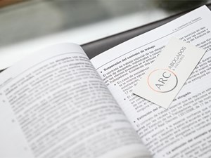 ¿Puedo crear una empresa estando en paro y seguir cobrando la prestación?